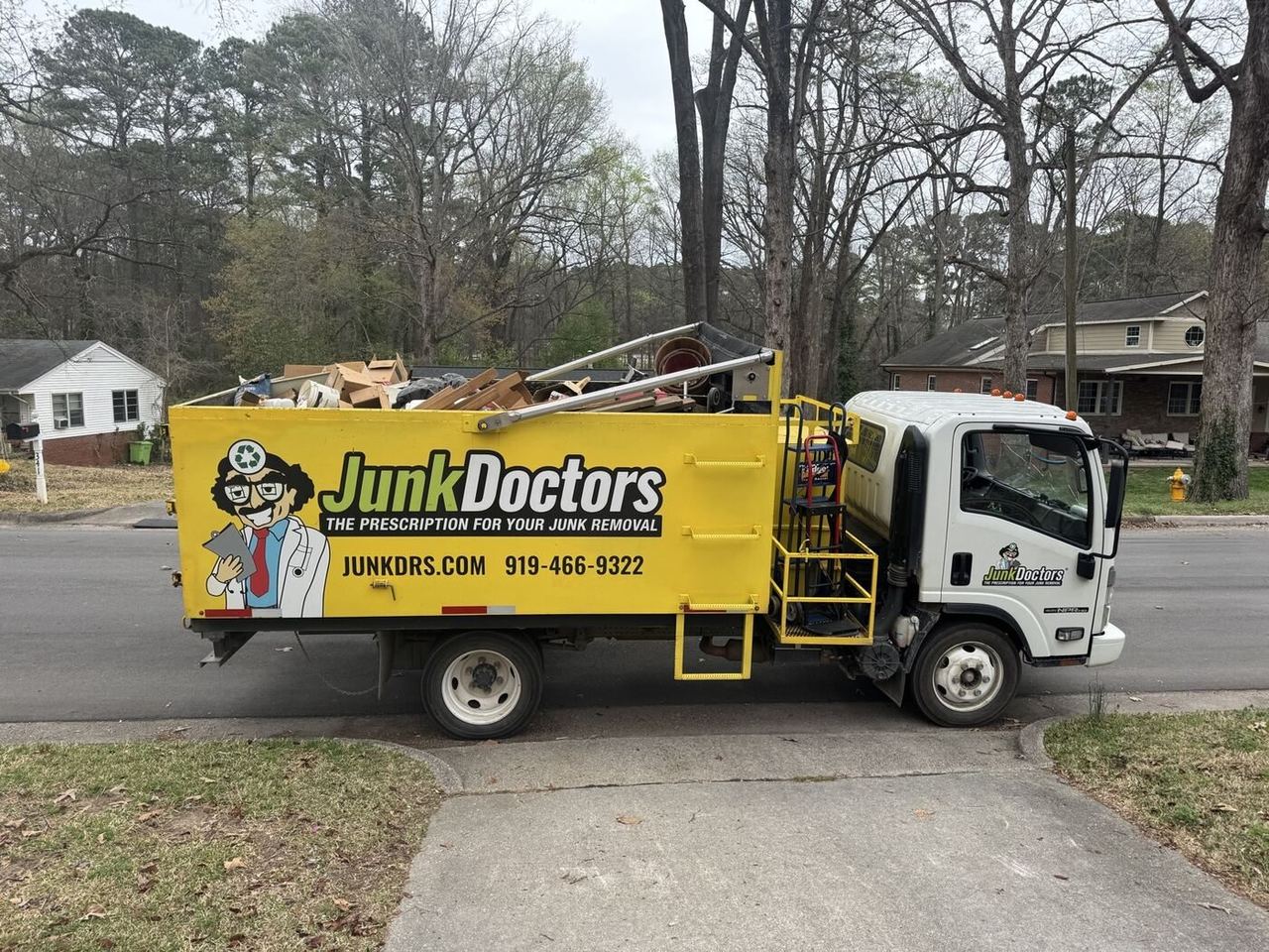 Junk Doctors crew serving Cary