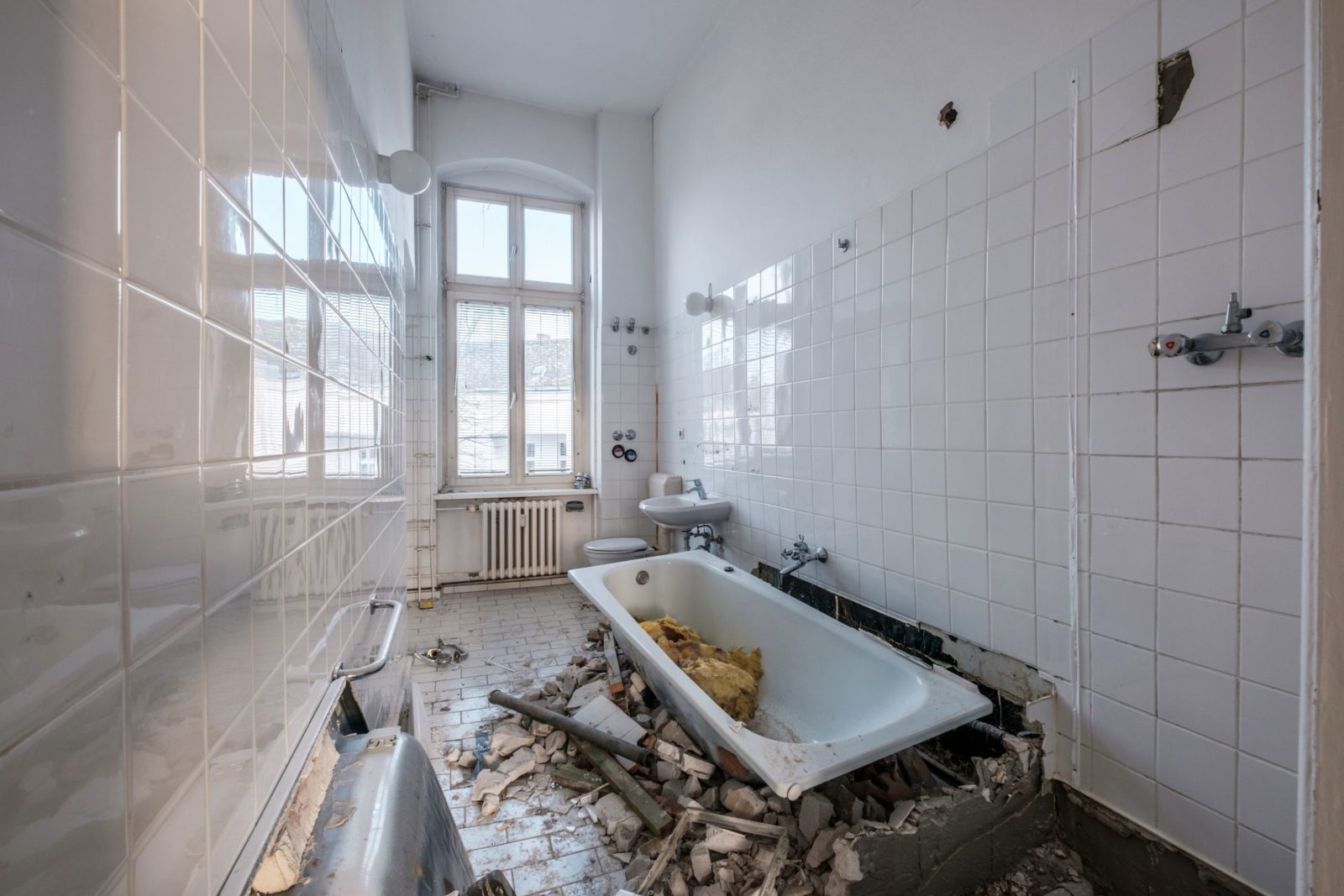 How to Demolish a Bathroom Every Step You Need Junk Doctors